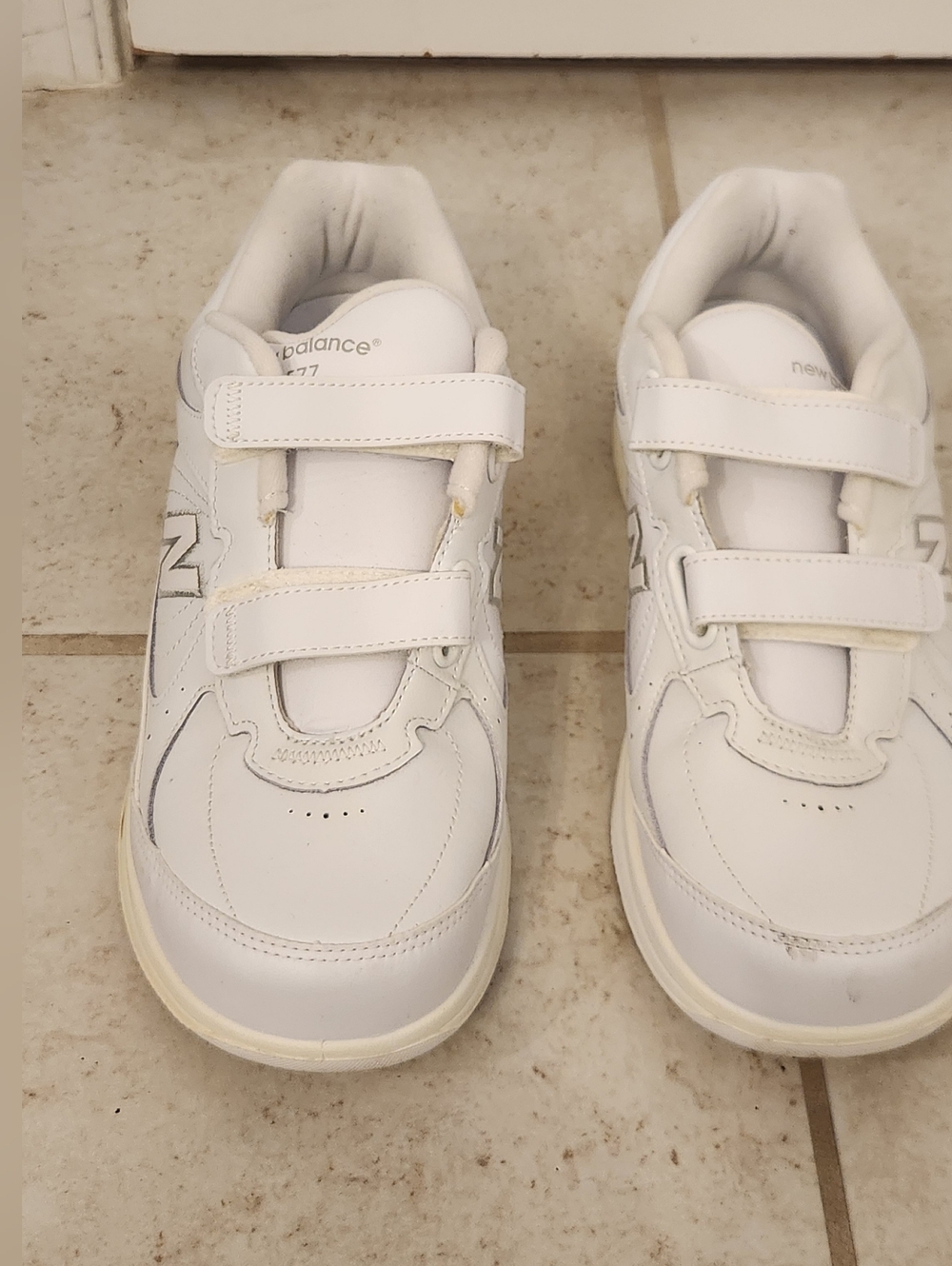 Size 10.5 New Balance 577‎ White Walking Shoe Strap